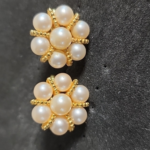Costume Vintage Style Clip On Earrings - Picture 1 of 4